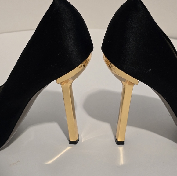 Versace Black Gold Pumps Heels Shoea Designer 38.5 Siz 8 Hollywood Glam - Picture 6 of 16